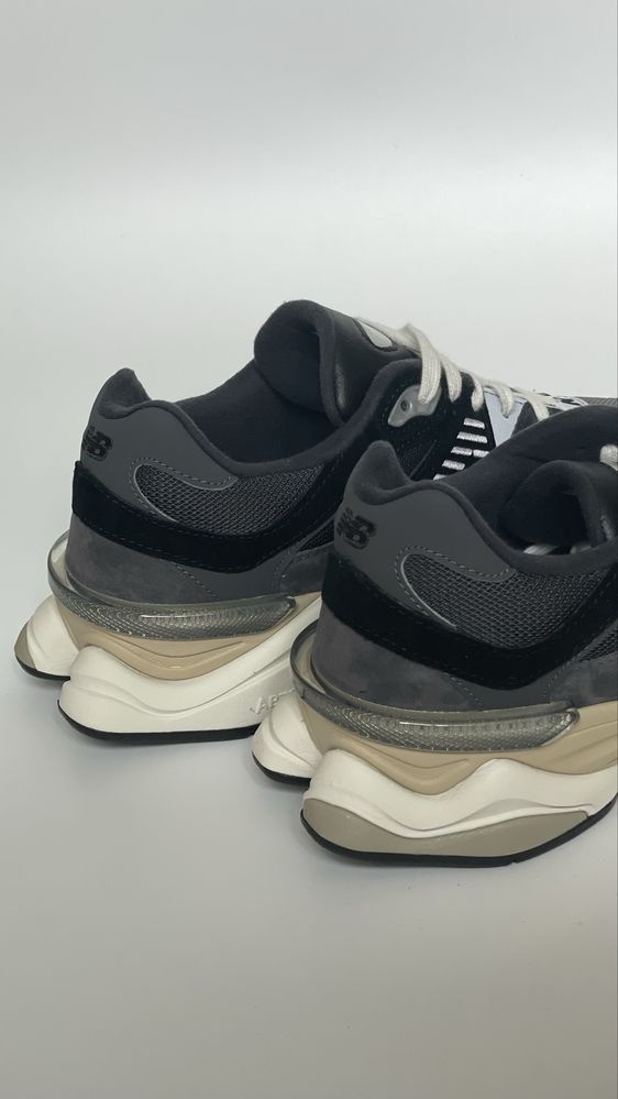 Оригінальні кросівки New Balance 9060