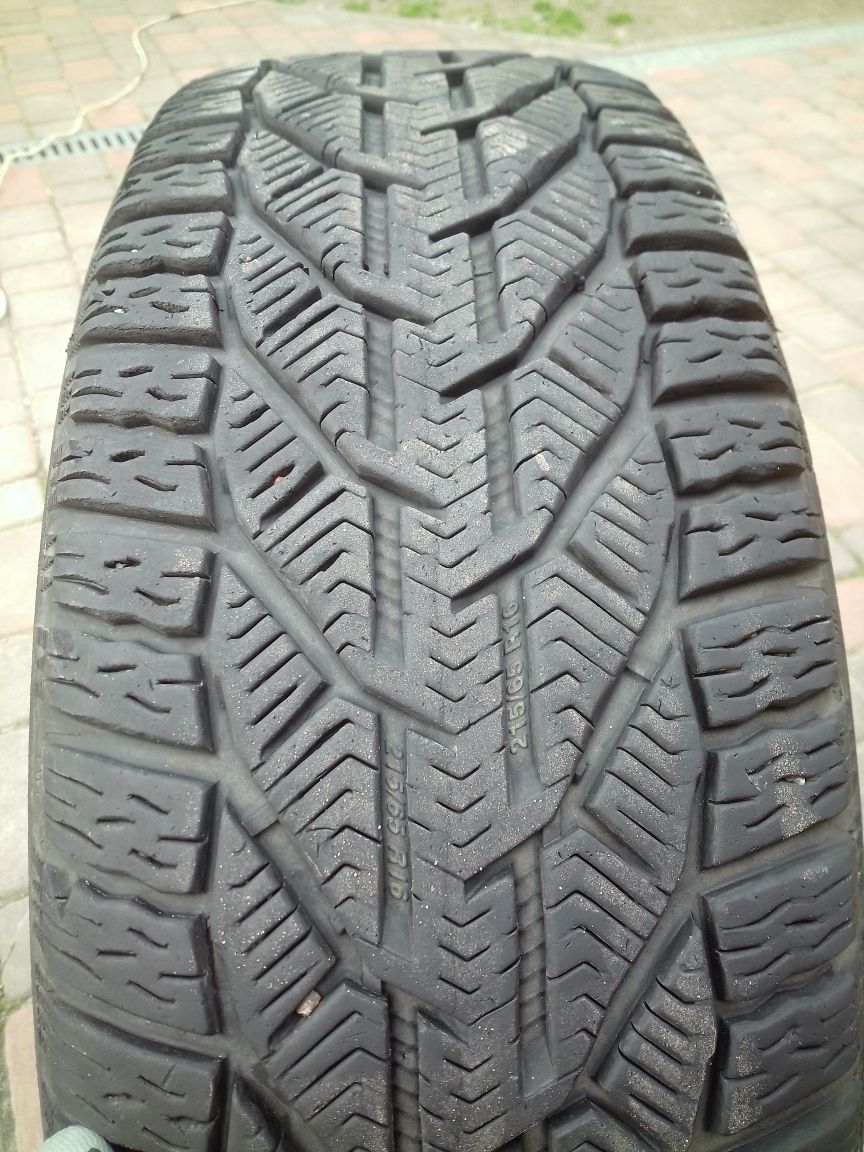 Зимові колеса з дисками і ковпаками 215/65 R16