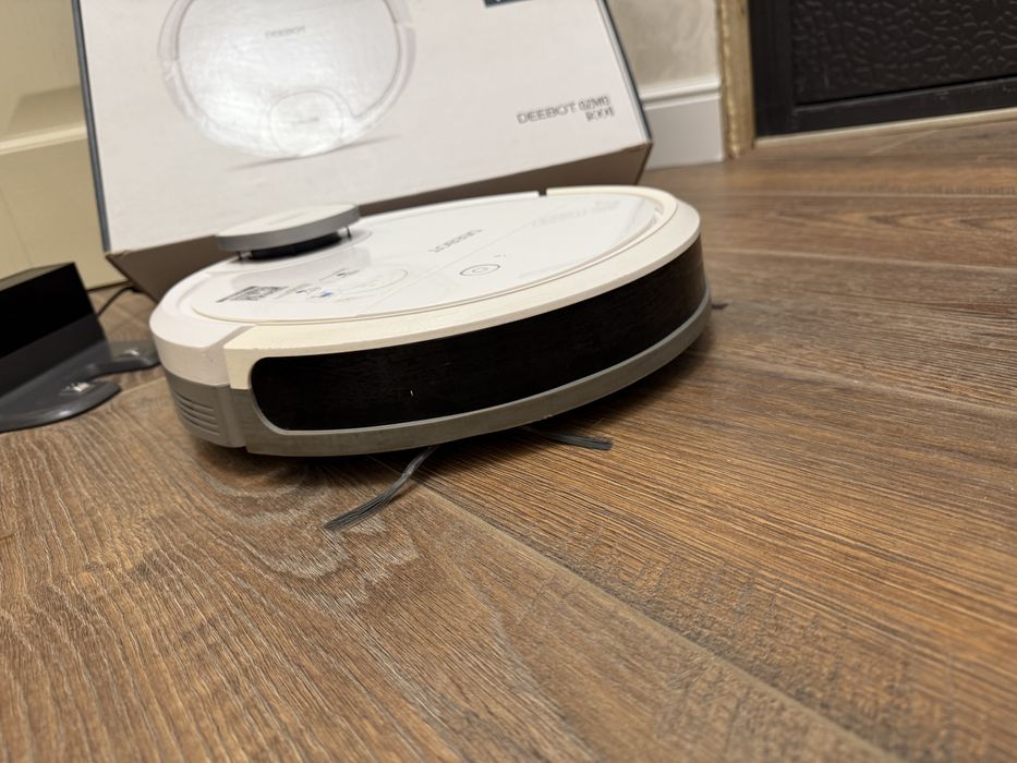 Робот-пилисос DEEBOT 900