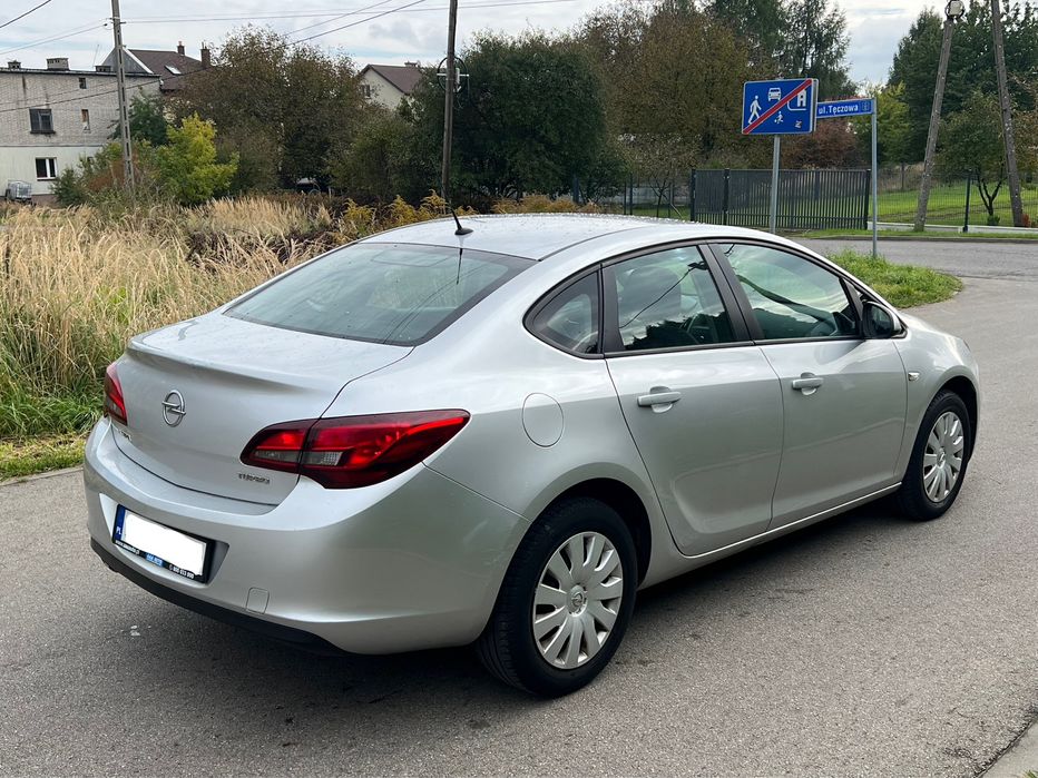 Opel Astra 1.4Turbo Sedan*2016r*KLIMA*elektyka*139 000km przebiegu*