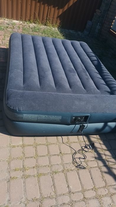 Матрас з електронасосом. 1.40м /1.90м