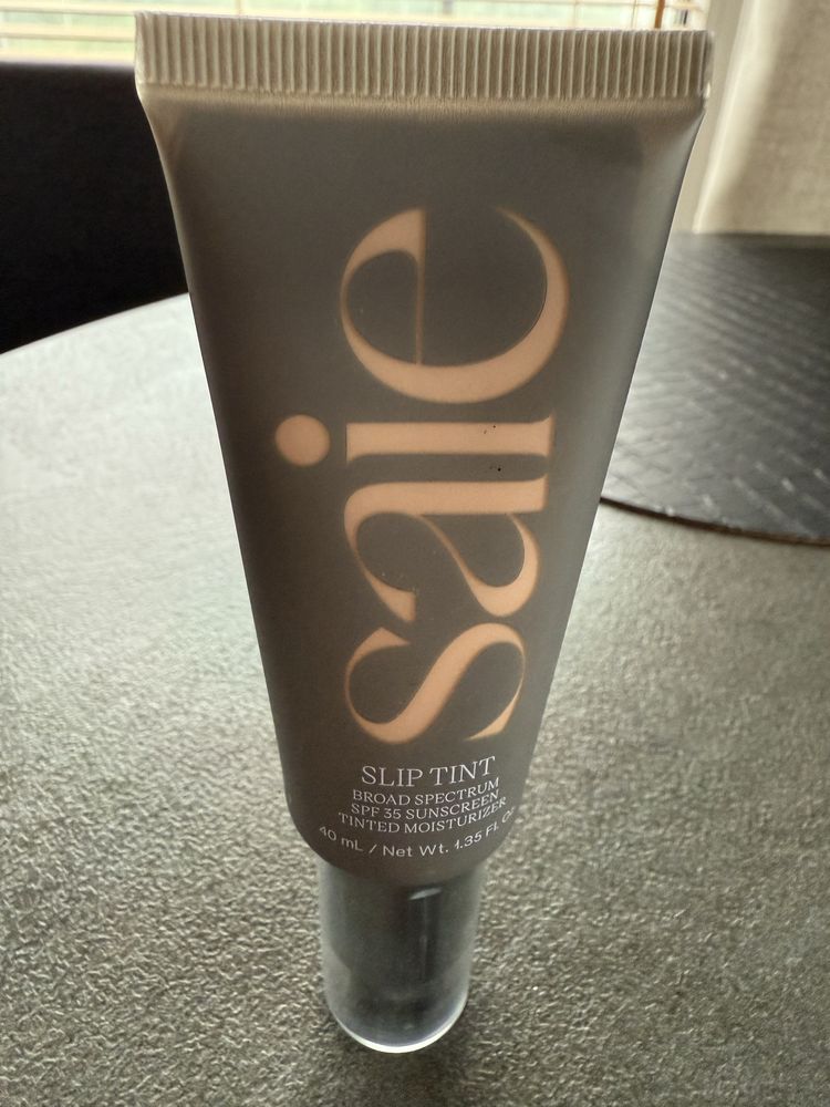 Saie Slip Tint 35 - podkład/krem koloryzujący z SPF - kolor 3