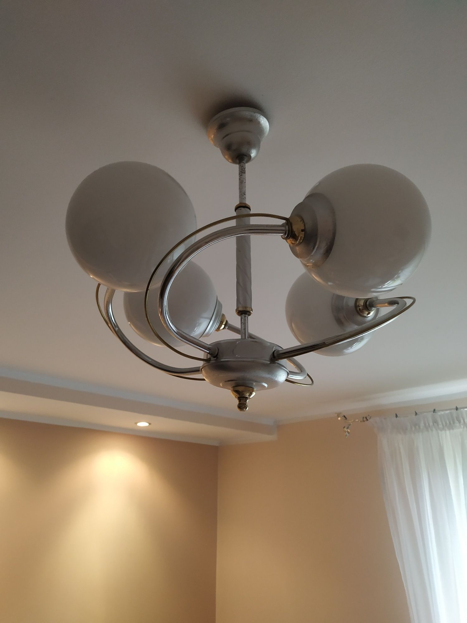 Żyrandol lampa oświetlenie