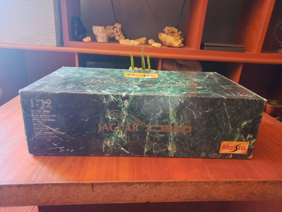 jaguar x maisto 1:12 xf 220 silver brand new