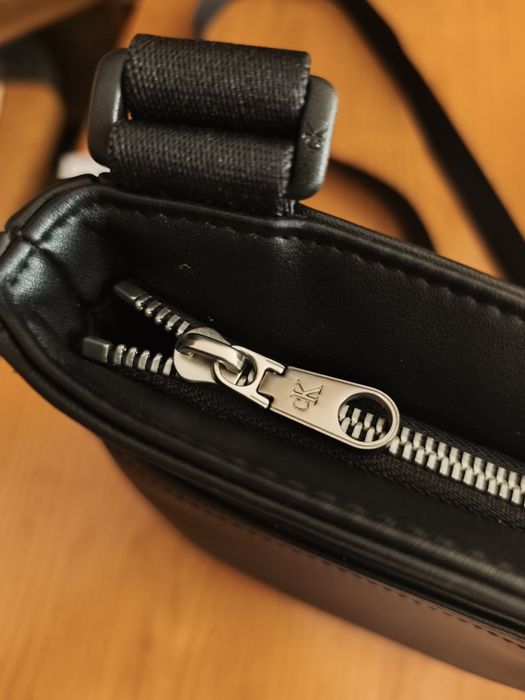 Calvin Klein Mala Tiracolo Preta .