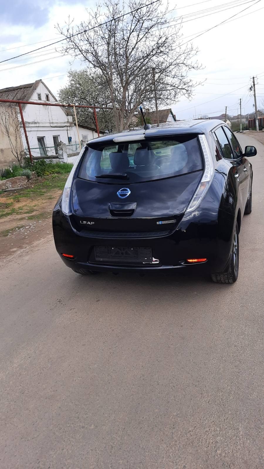 Продам ниссан лиф  NISSAN leaf