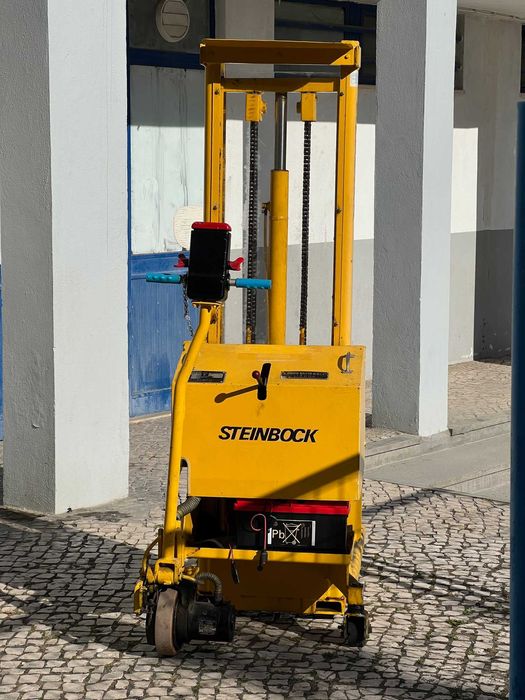 Stacker Steinblock 600 kg capacidade, revisto, a trabalhar.