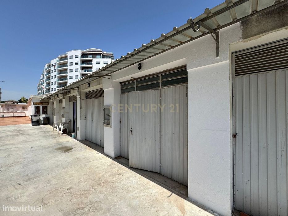 Garagem/box em Vialonga com 24m2.