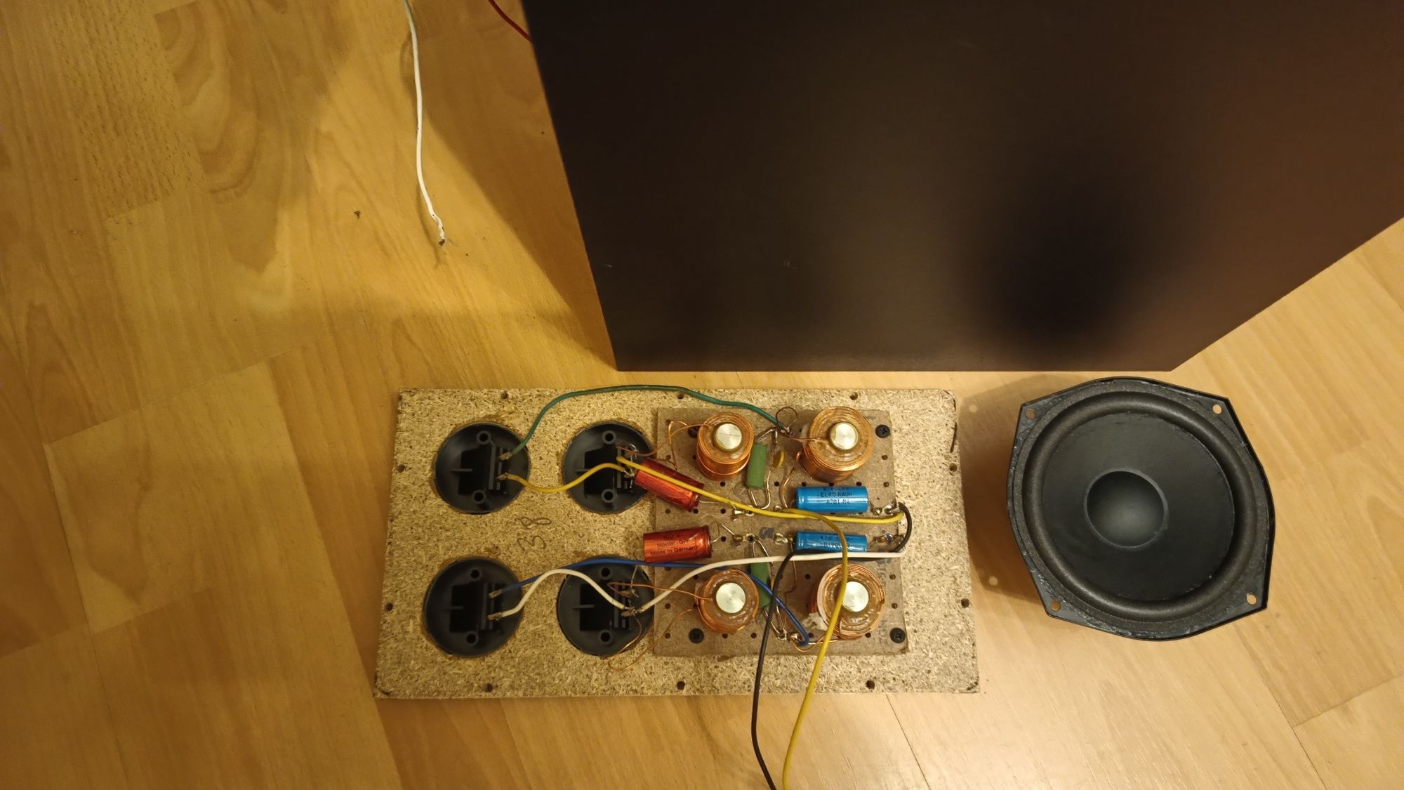 Zestaw głośników Tonsil dwa razy monitory ZgC 40-8-513 oraz subwoofer