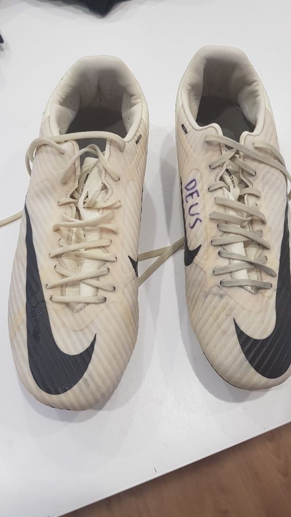 Vendo chuteiras Nike como novo.