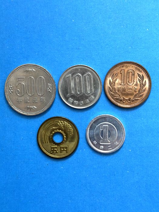 JAPÃO - Lote 5 moedas: 500 + 100 + 10 + 5 + 1 IENES