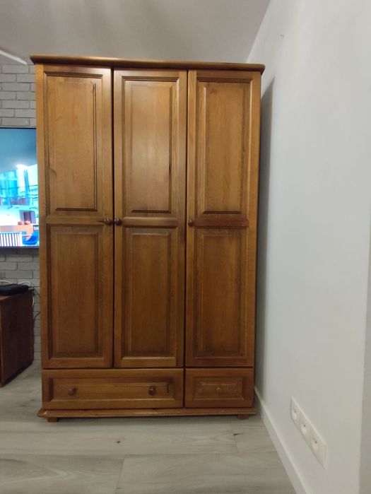 Szafa z litego drewna