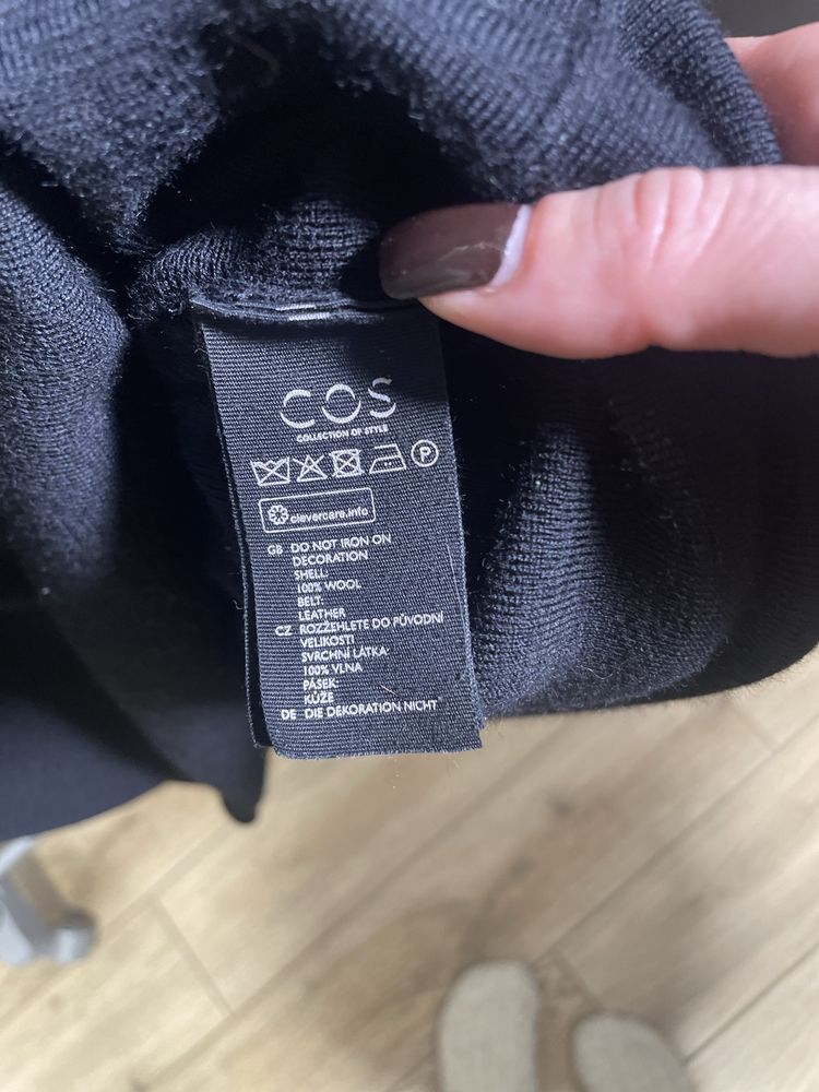 Поатя від бренду COS , 100% шерсть