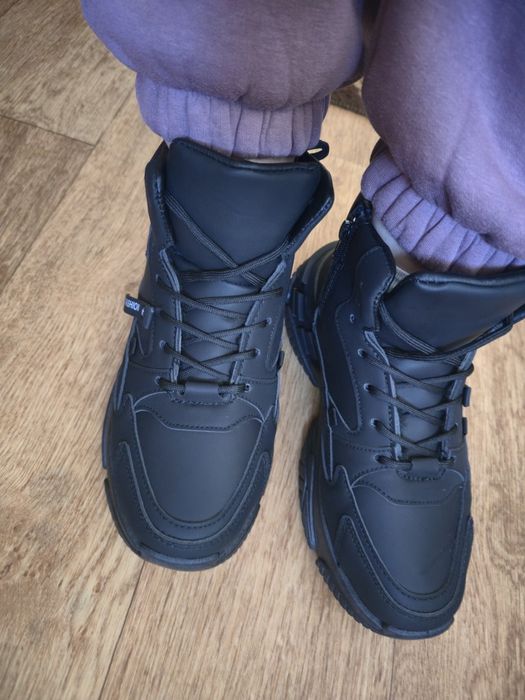 Кросівки жіночі зимові