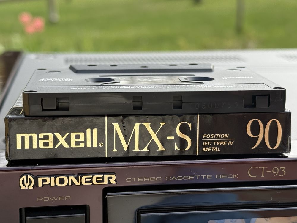 Продам аудио кассету Maxell MX-S 90