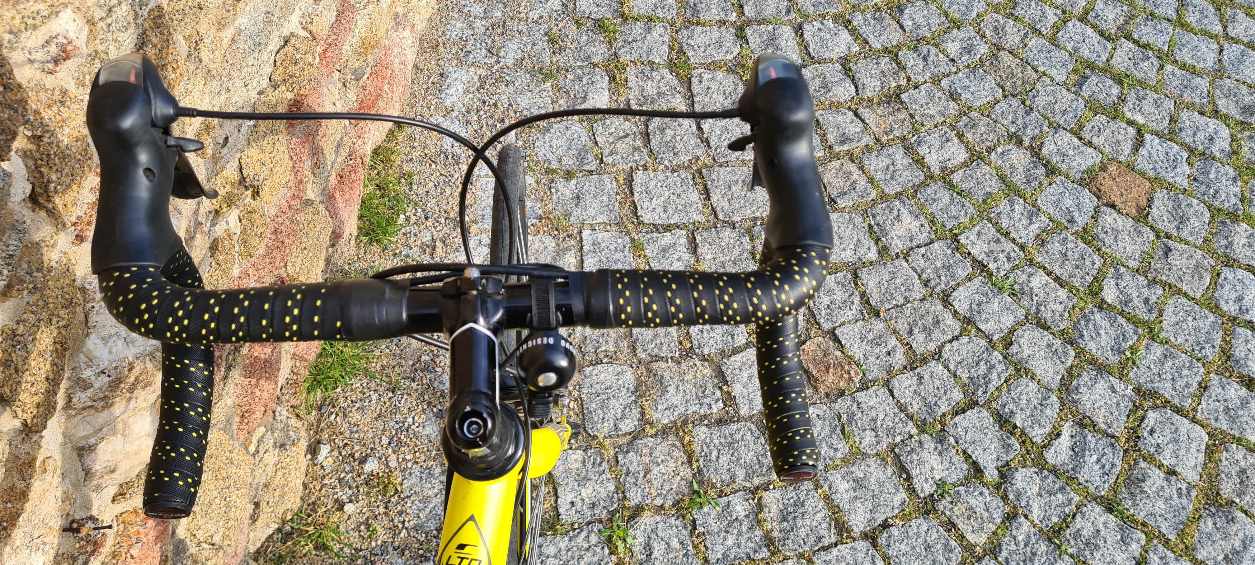 Rower szosowy, kolarzówka Carrera dla dziecka, juniora, wielkość 41 cm