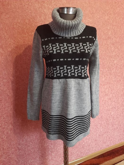 Туніка -плаття з теплим воротом.