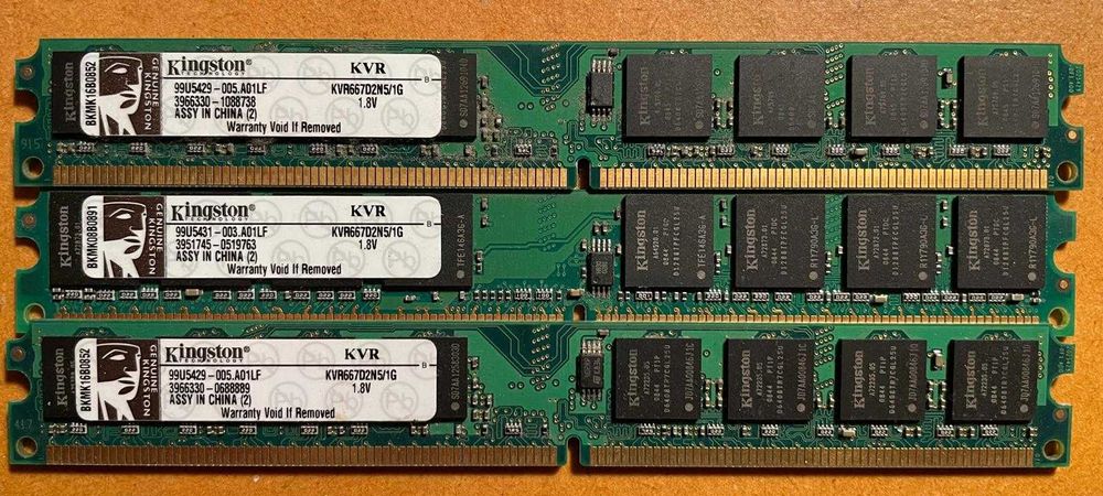 3 x Memorias Kingston DD2 667 1Gg