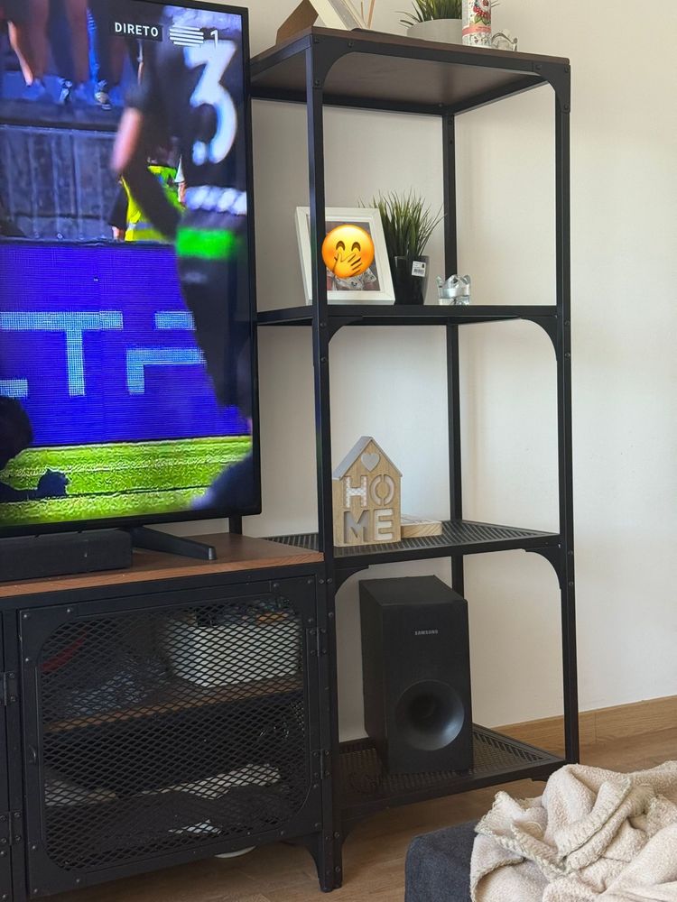 2 Moveis de sala preto e castanho