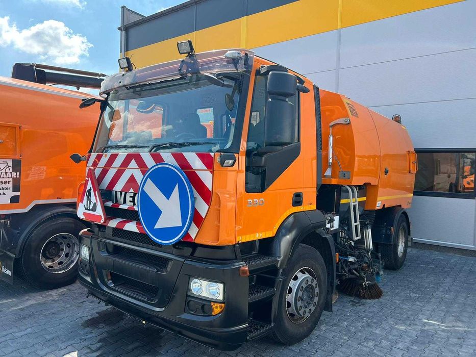 Usługa zamiatarką, polewaczką Czyszczenie ulic Wynajem zamiatarki