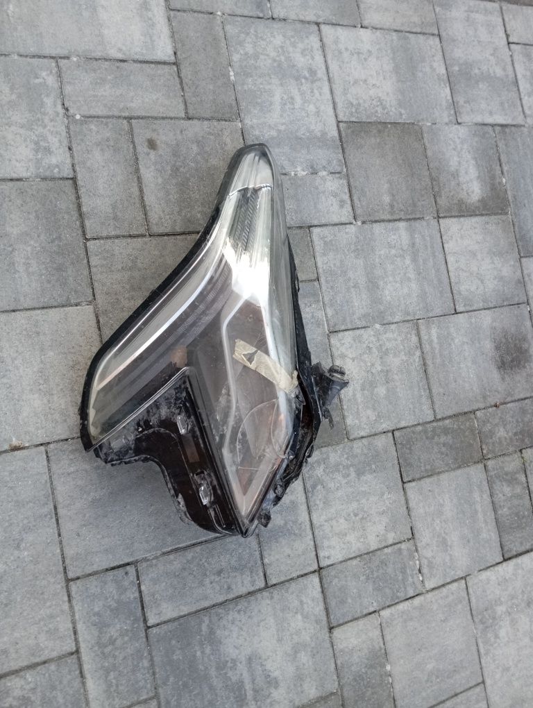 Reflektor lampa przód prawa Cadillac XTS Oryginał