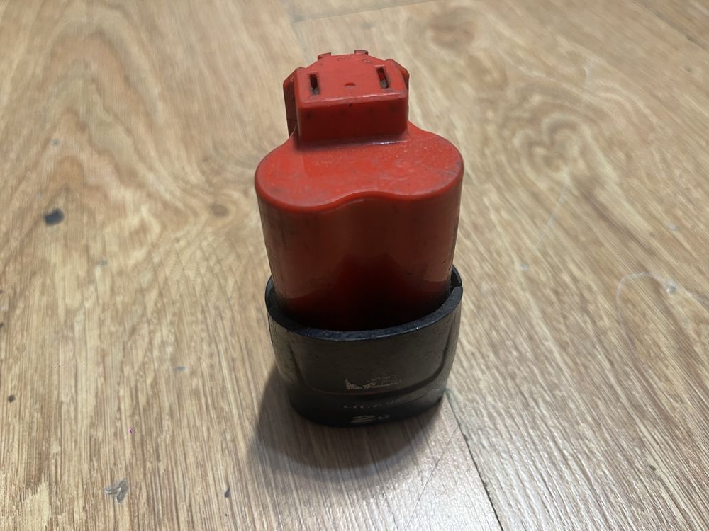 Akumulator milwaukee m12