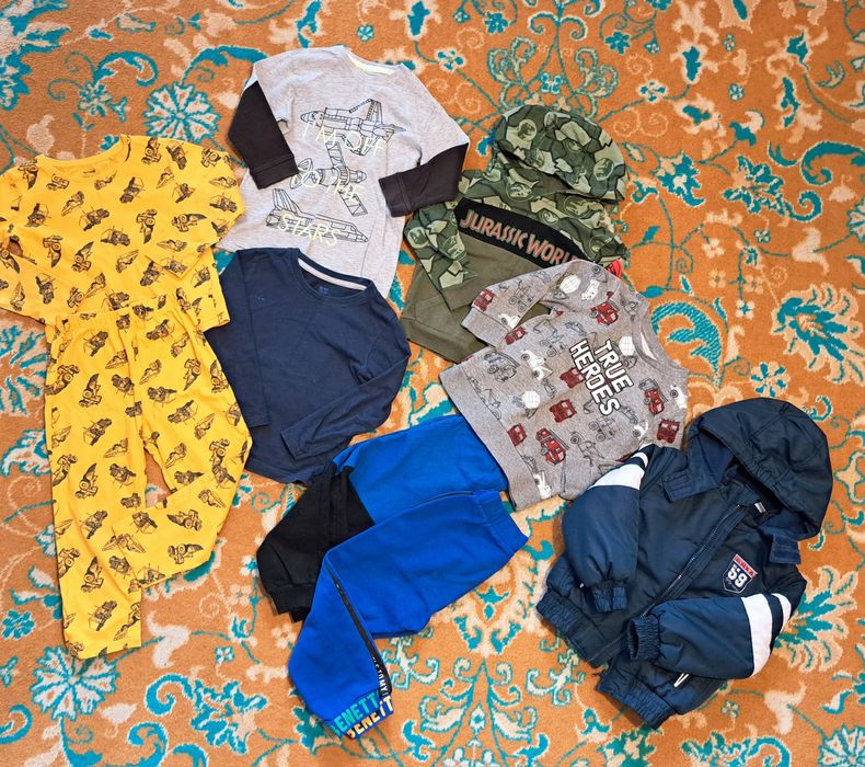 Paka ubrań dla chłopca kurtka, spodnie, piżama, bluzy 98/104