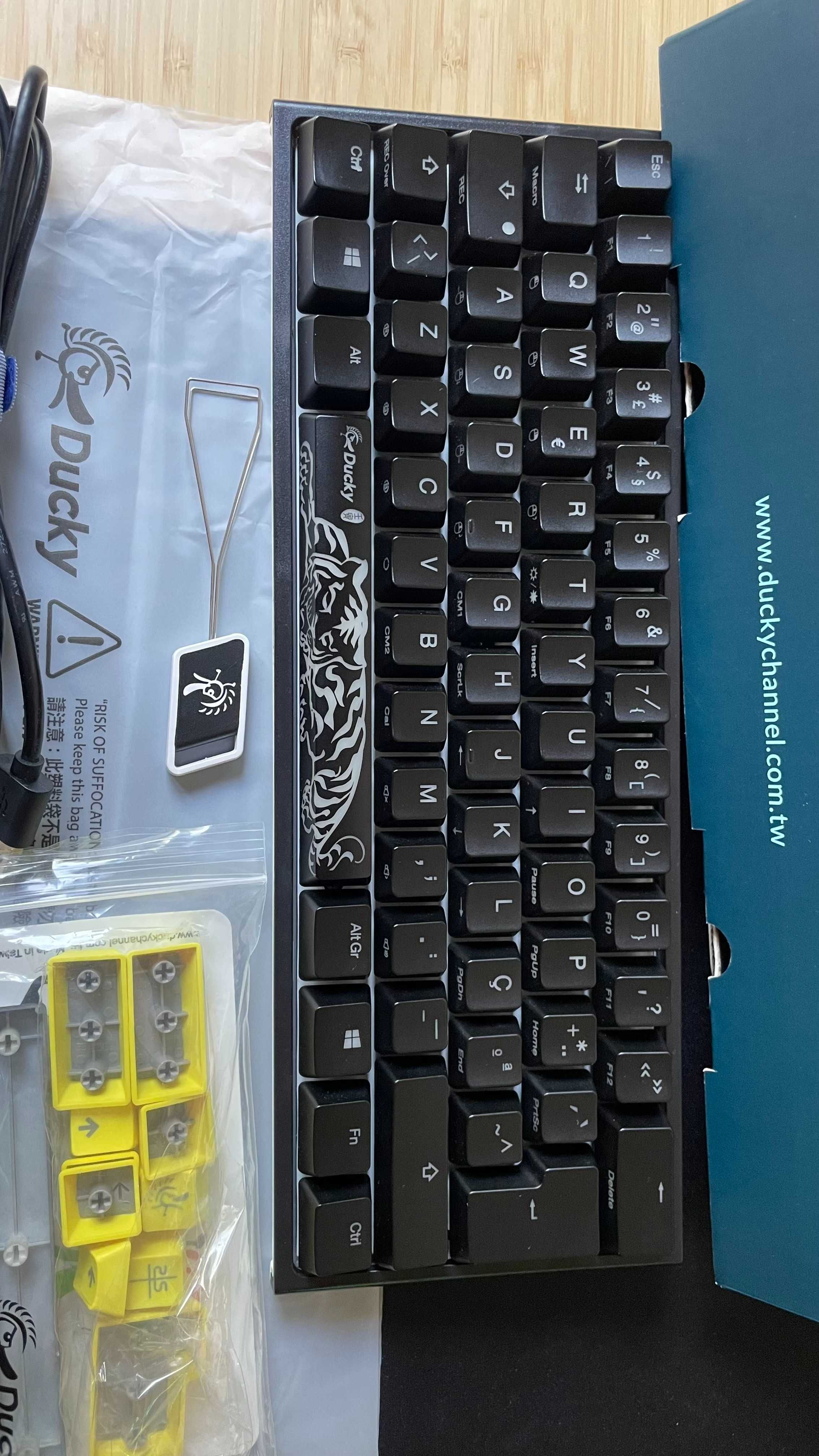 Teclado Mecânico Ducky One 2 Mini - Cherry MX Blue