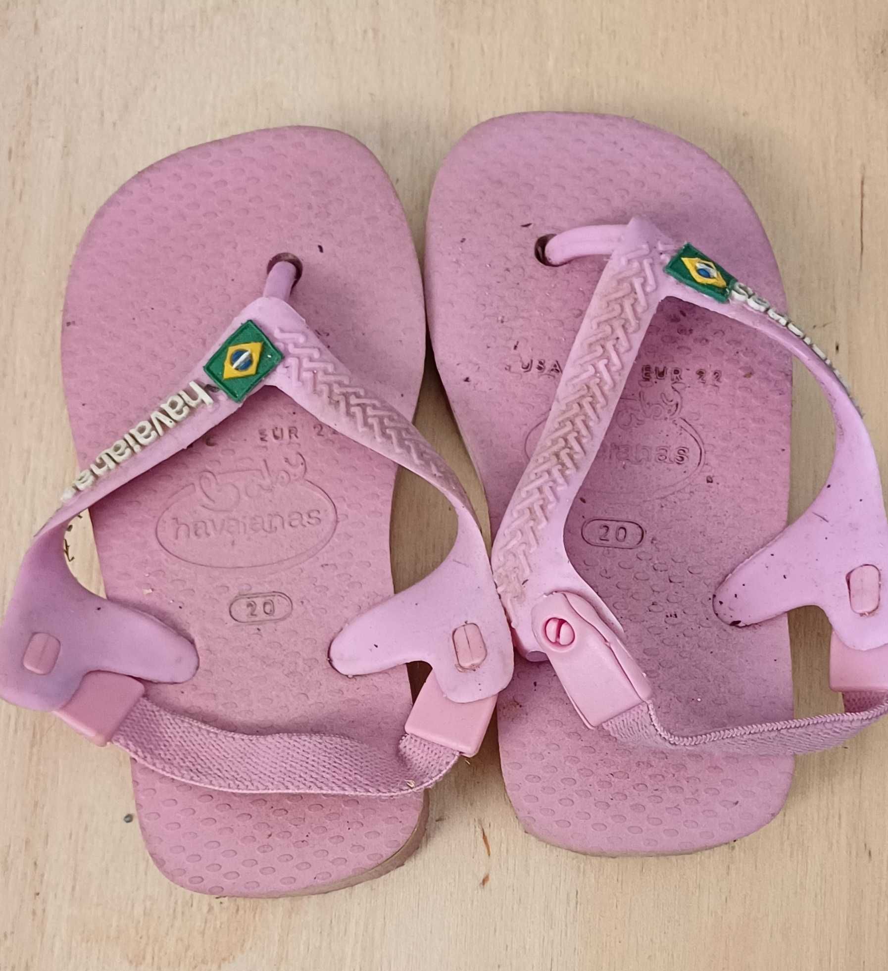 Sandálias e crocs bebe de varios tamanhos