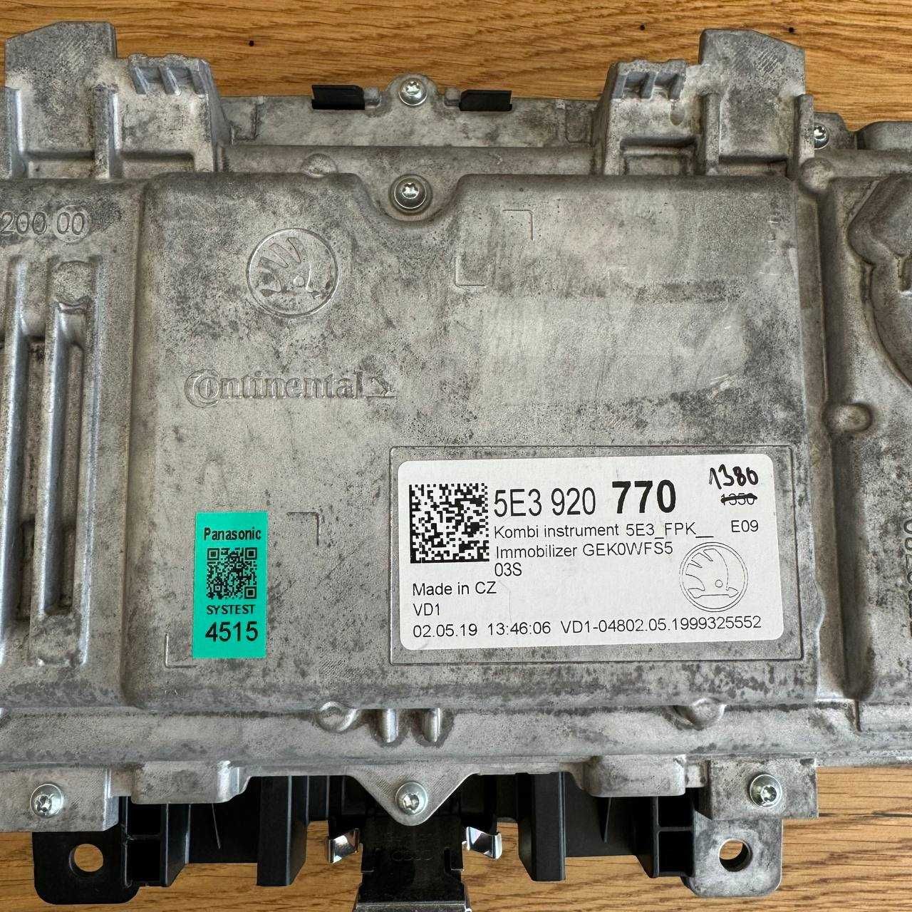 LCD Щиток приборiв Skoda Octavia A8 приборка дисплей 5E3920770 шкода