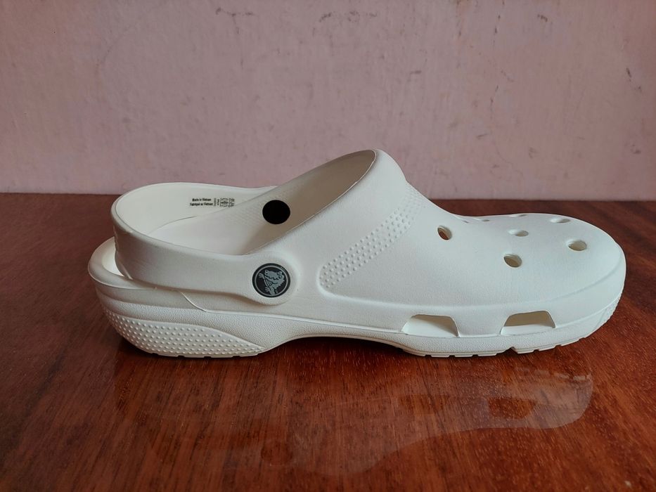 Тапки шлепанцы crocs оригінал 

Стан класний 

Розмір по бірці: 
M 7