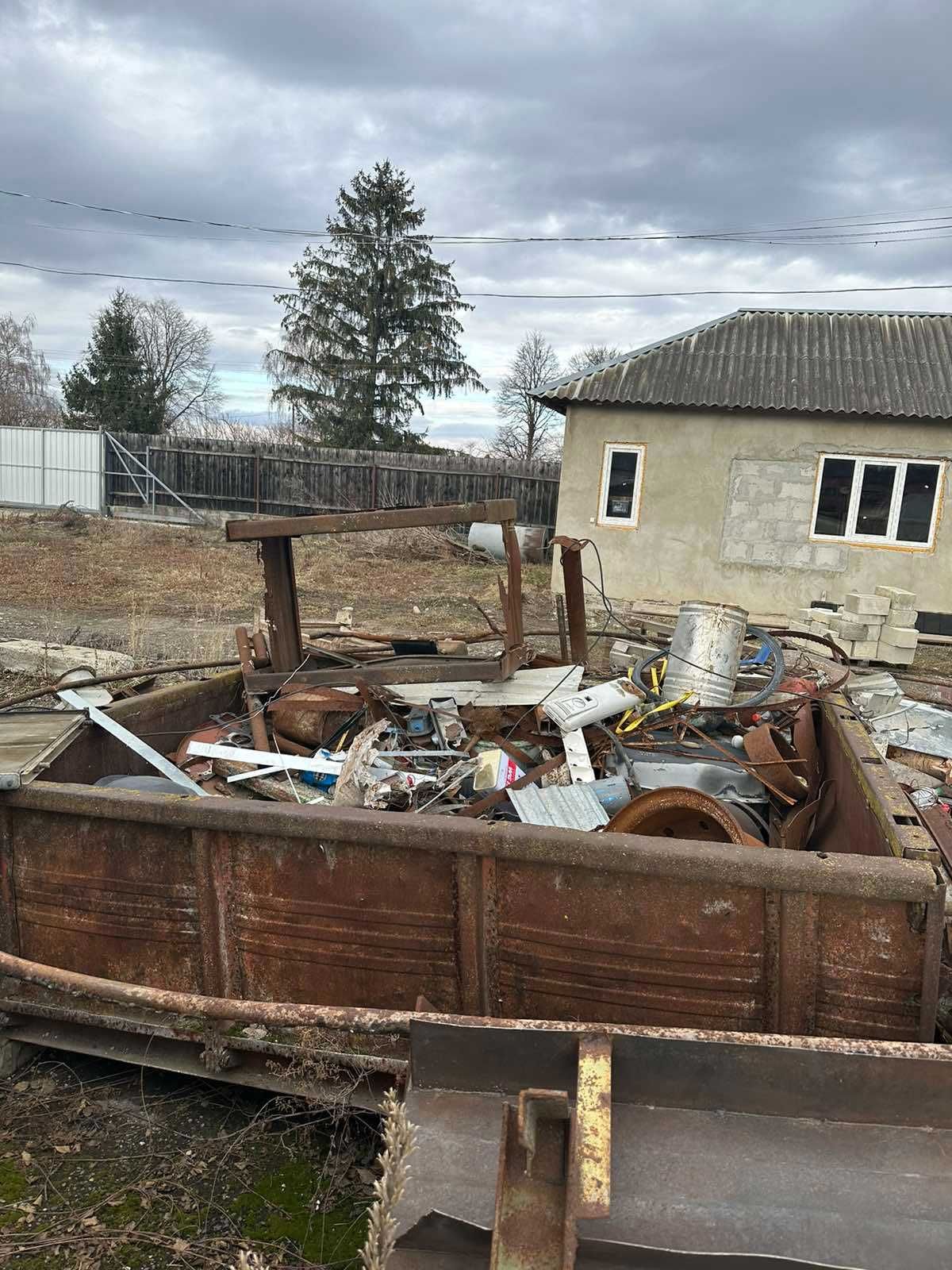 Причеп самоскид жилізо