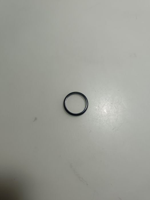 Anel cinzento escuro