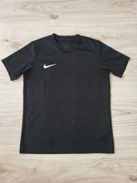 Chłopięca koszulka 134 Nike czarna z krótkim rękawem