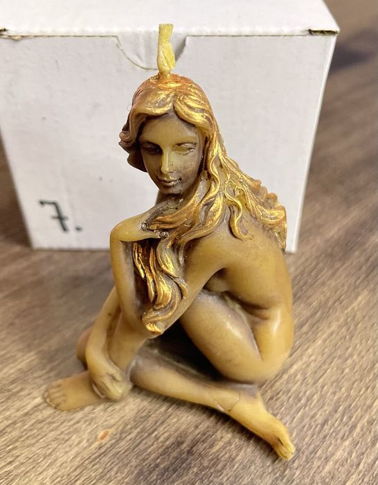 Swieca z naturalnego wosku pszczelego