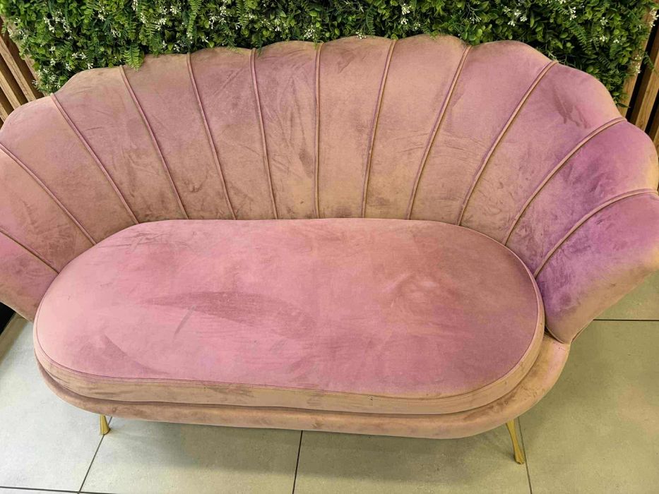 Sofa kanapa muszelka – pudrowy róż, welur, złote nóżki , glamour