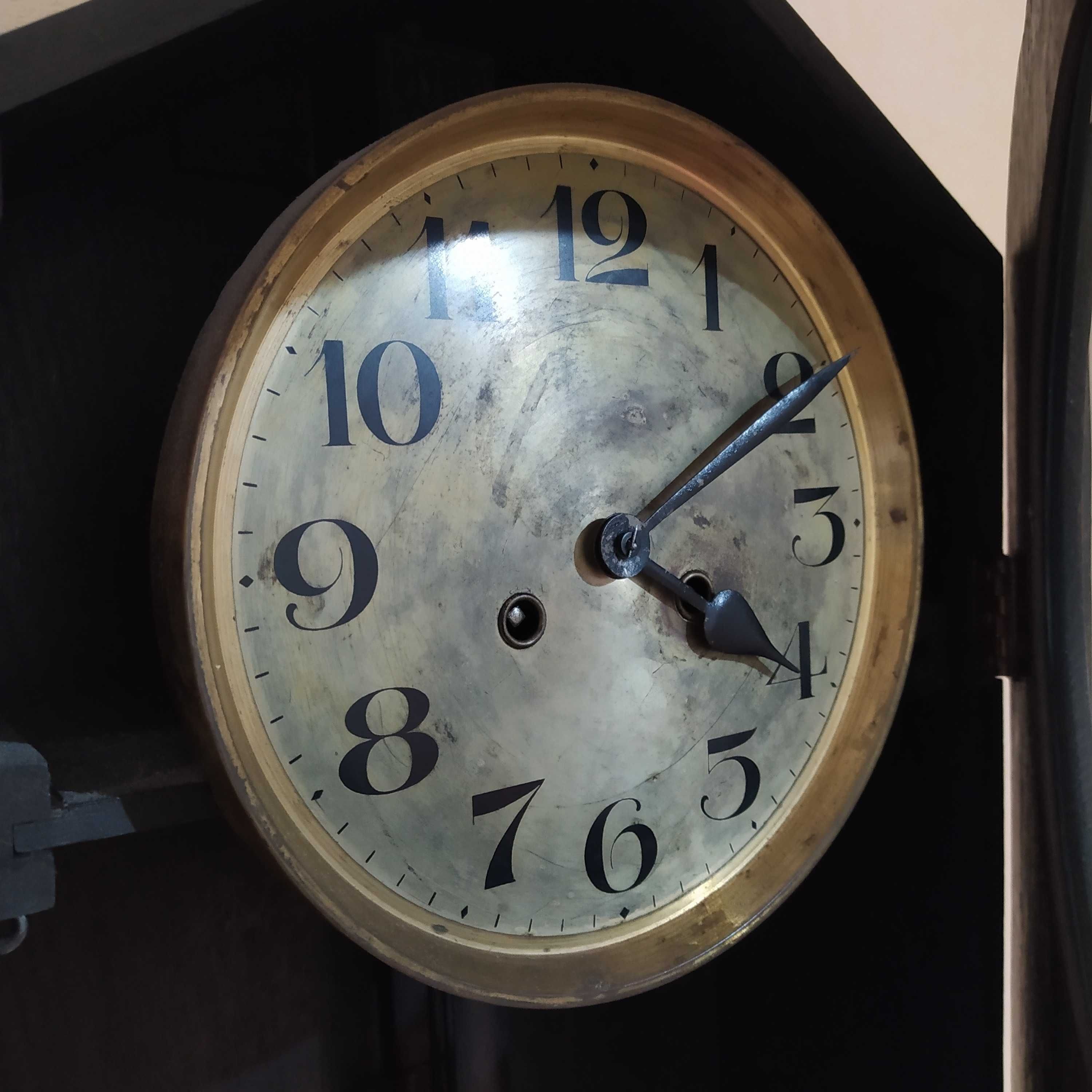 Stary przedwojenny zegar