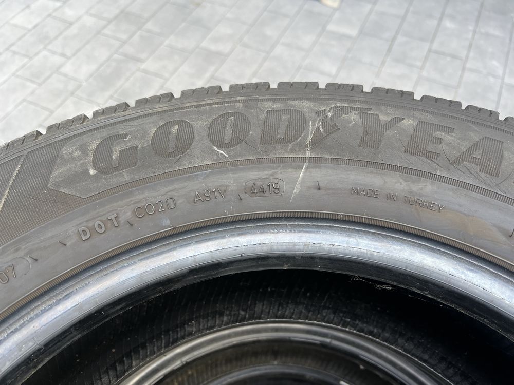 Комплект гуми 225/65/16C Googyear