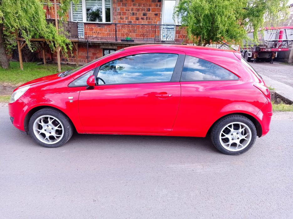 Opel Corsa 1,4 gaz sprowadzony zarejestrowany
