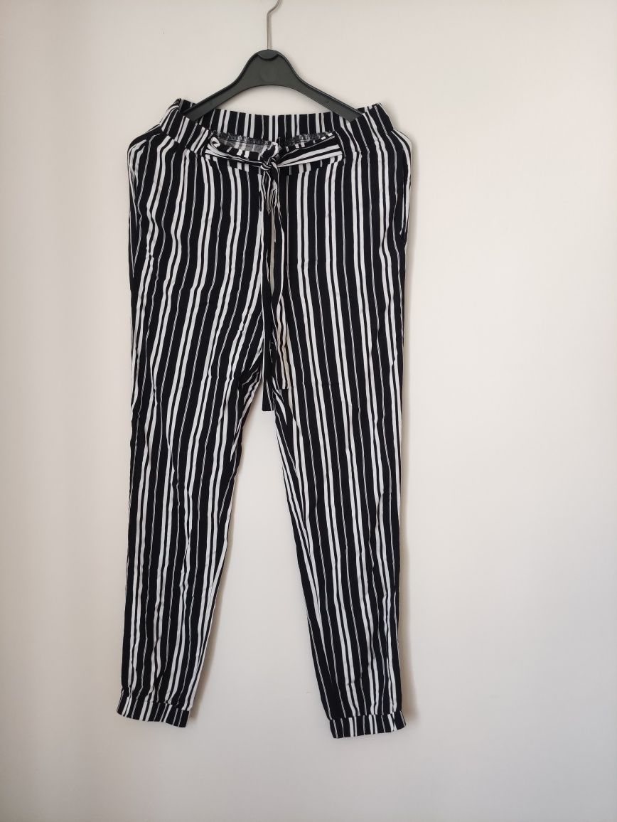 Długie cienkie spodnie haremki joggery w paski Carry S