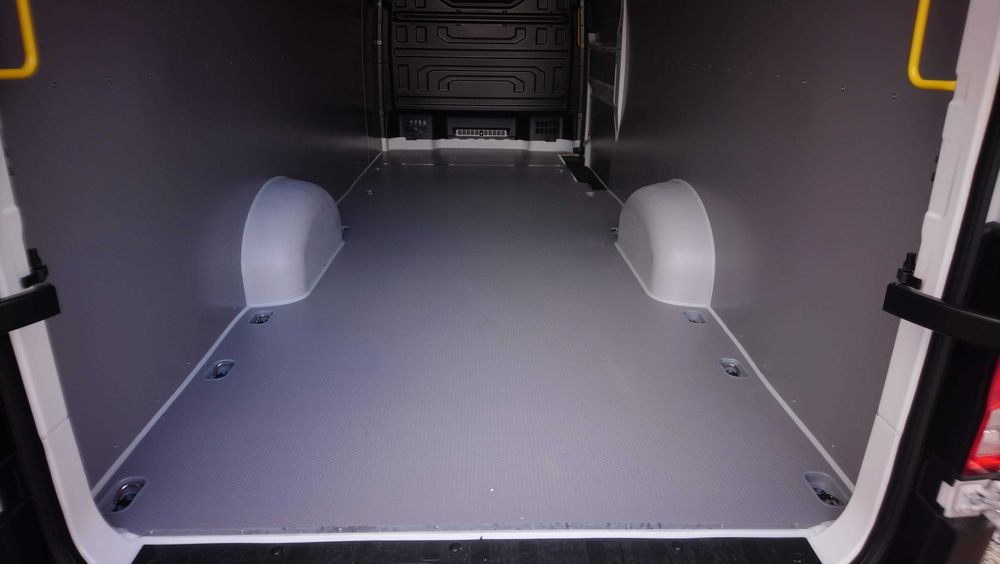 Profesjonalna zabudowa samochodu dostawczego VW Crafter L5H3