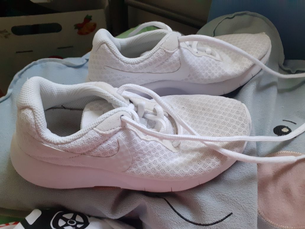 Adidasy Nike r.33