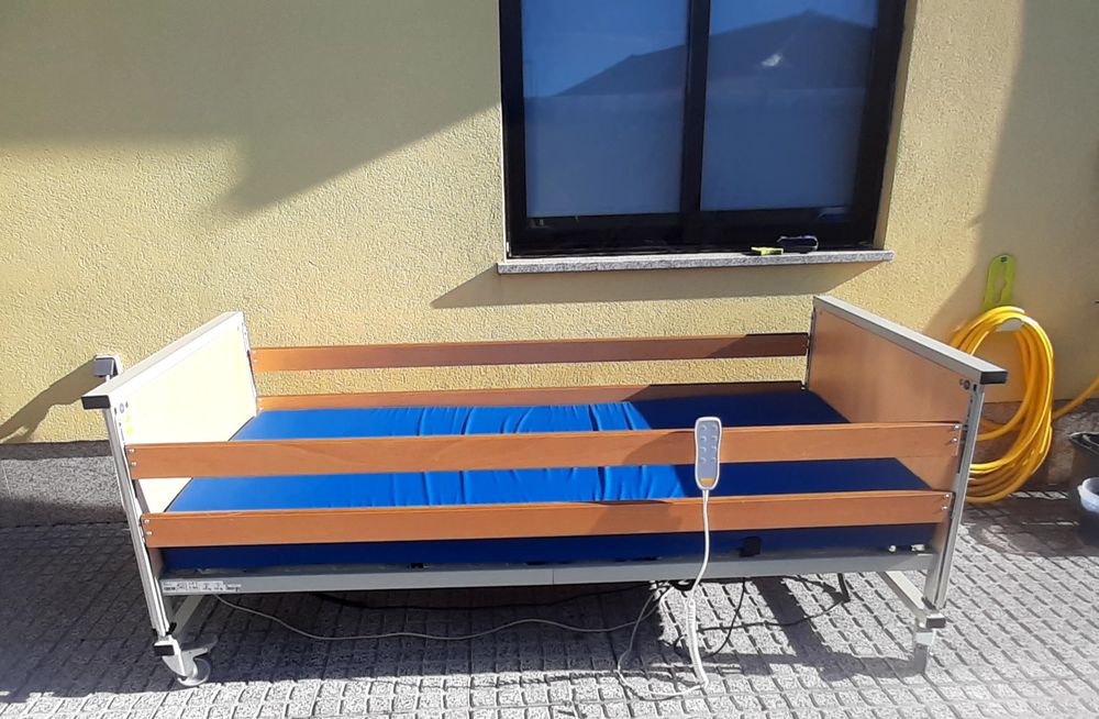 Cama articulada elétrica e elevatória hospitalar Orthus