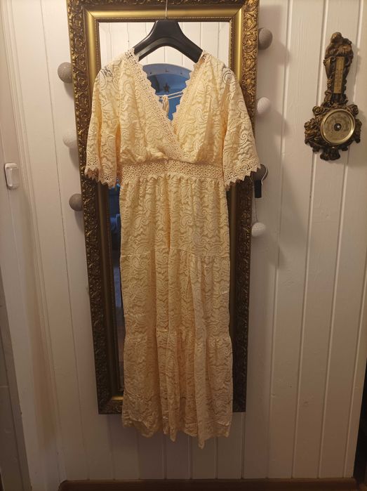 Sukienka damska koronkowa długa.