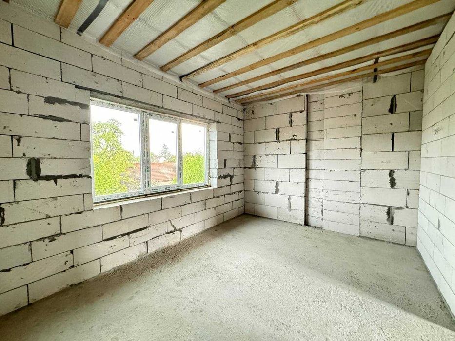 Продаж таунхаусу з підвалом у м.Вишневе, без ремонту