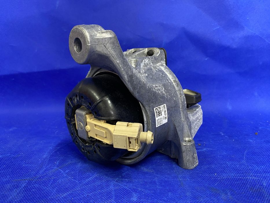 PODUSZKA silnika AUDI A4 A5 B9 8W łapa mocowanie 43 km przebiegu OEM