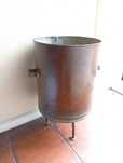 Pote em cobre com 3 pés