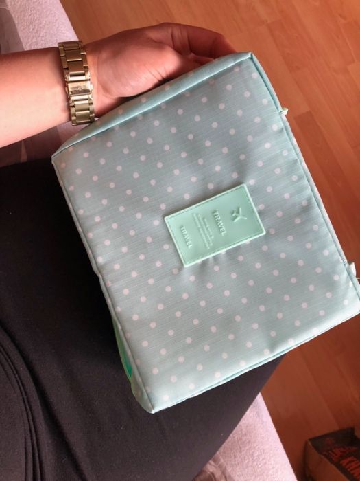 nowa kosmetyczka miętowa w kropki z przegródkami