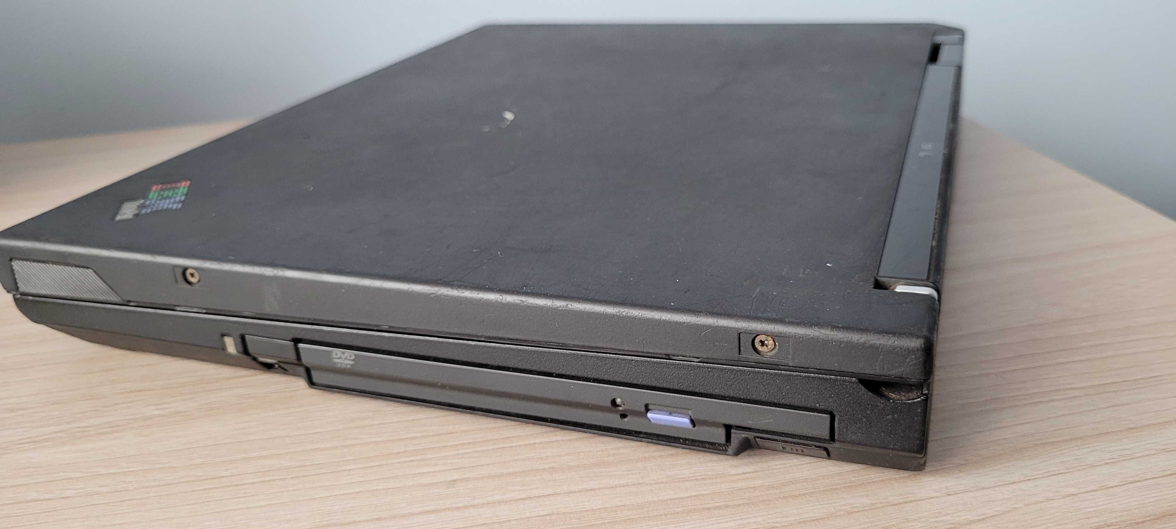 Zabytkowy komputer ibm thinkpad t30