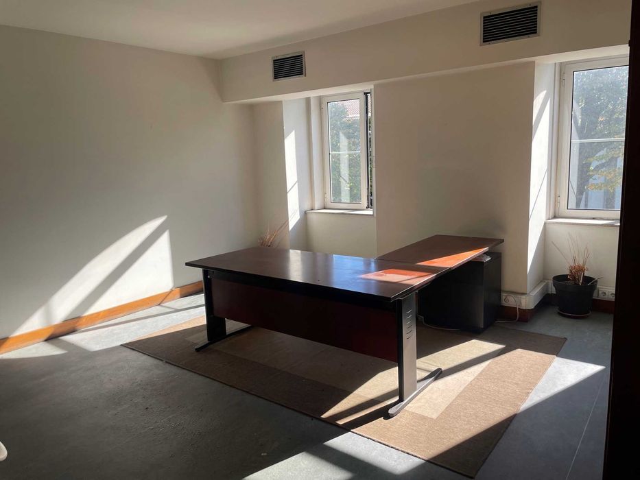 Arrenda-se  Gabinete na Avenida Central em Braga (30m2)